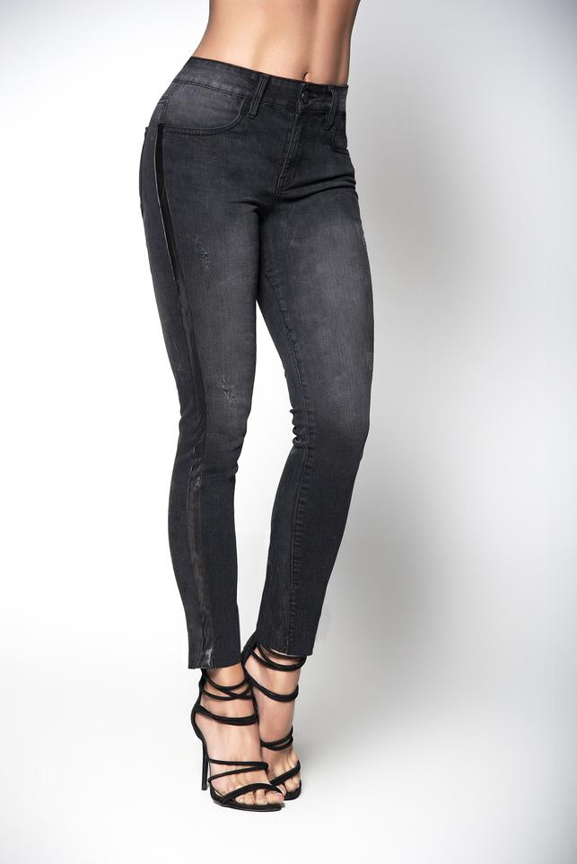 Butt Lifting Jeans with Satin Detail